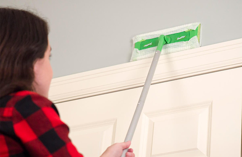 Floor swiffer for walls