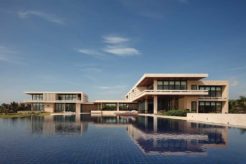 6 Spectacular Coastal Homes From Around The World