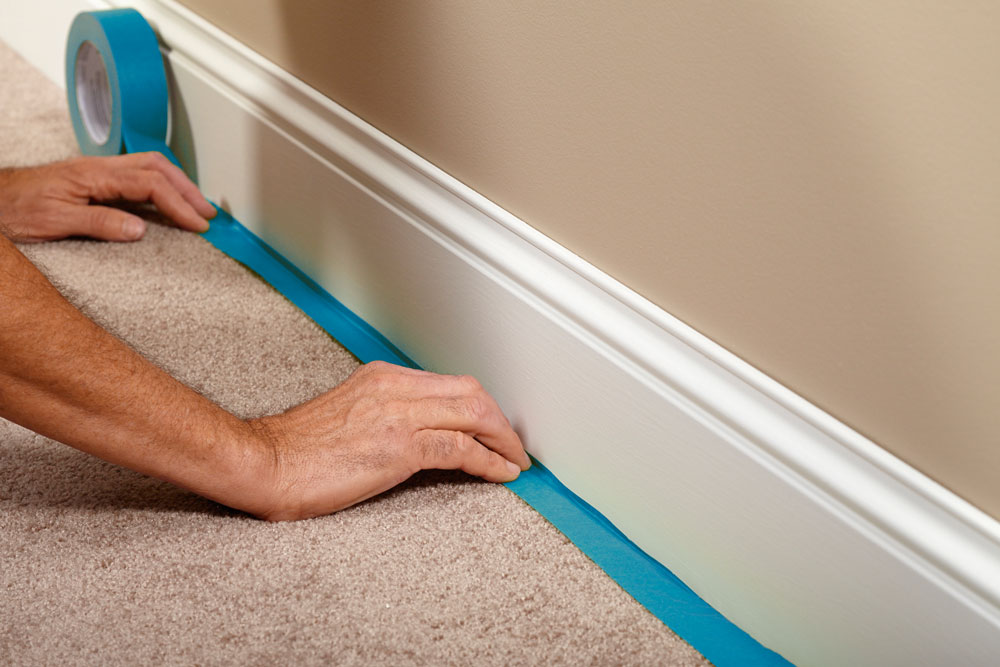 Keep the carpet clean while painting skirting
