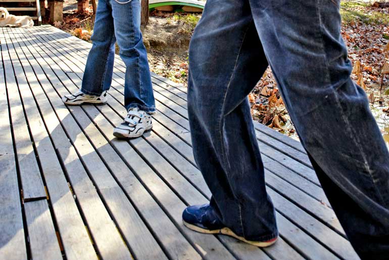 How To Replace Old Decking Boards in 3 Steps (Thinkstock)