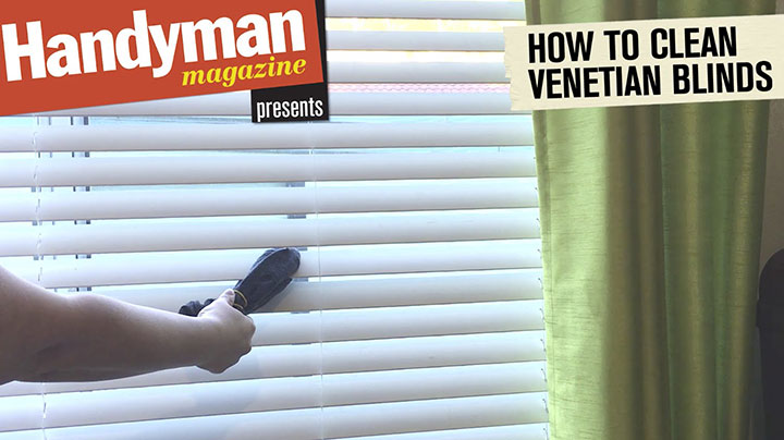 Clean venetian blinds