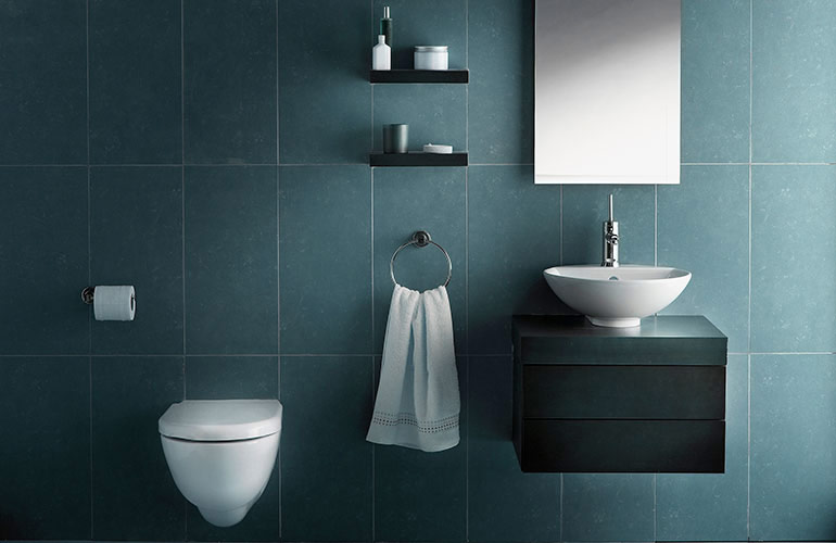 Clever tricks to make a small bathroom look bigger