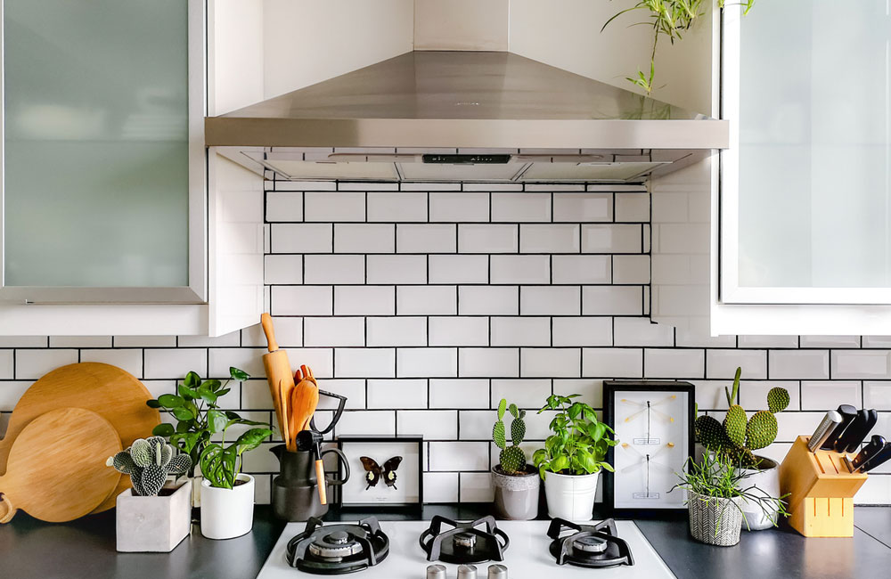 Dos and don’ts from a first-time DIY subway tile splashback install