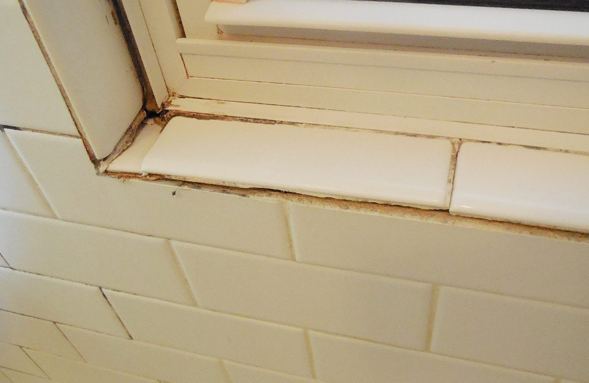 Leaking wall