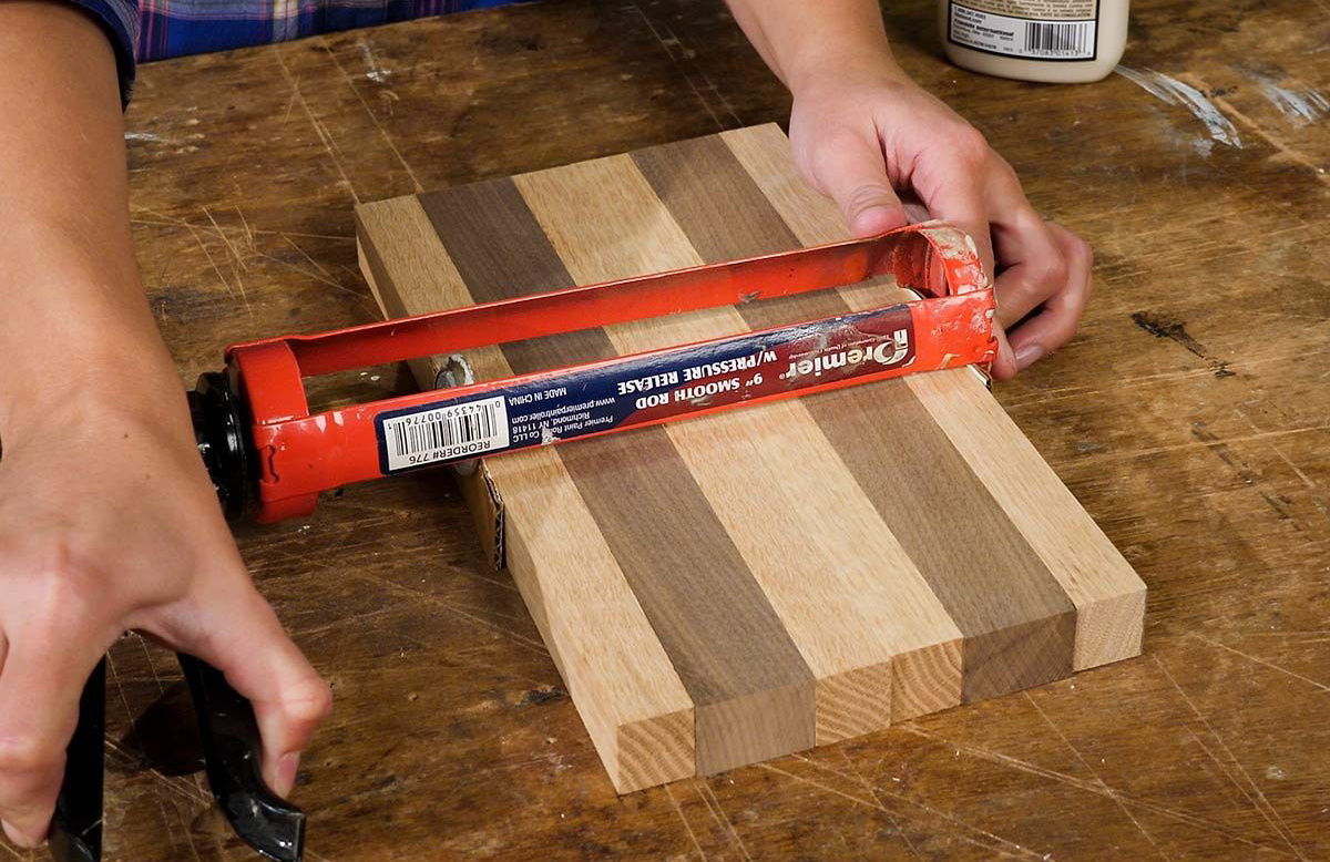 Caulk gun clamp