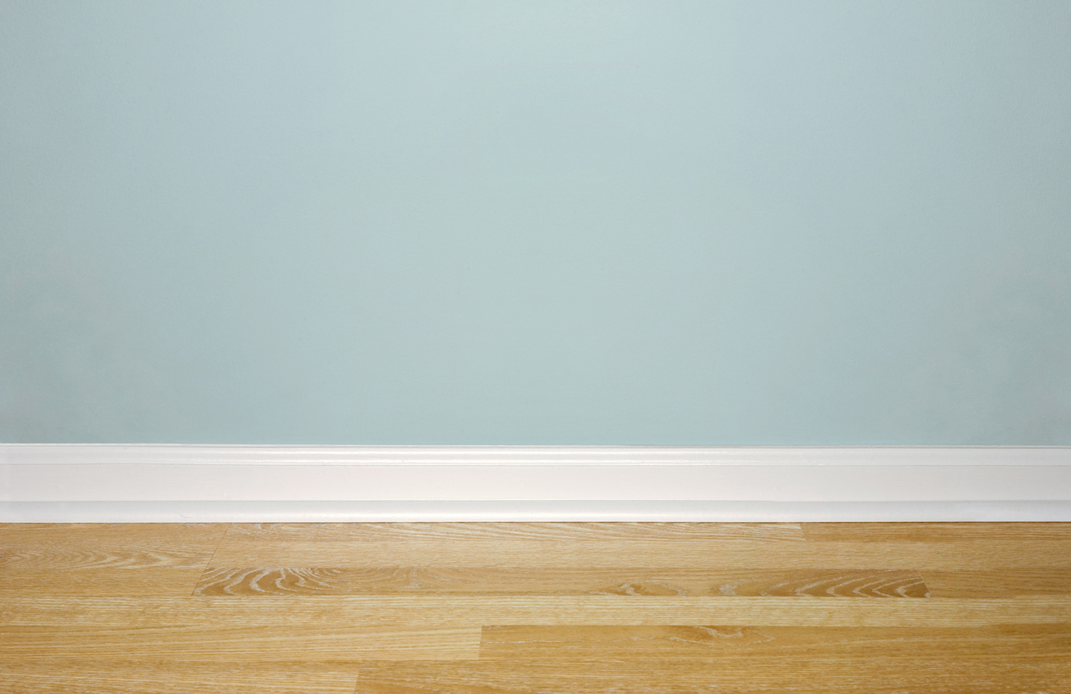 Trimming out floating floors with skirting board only