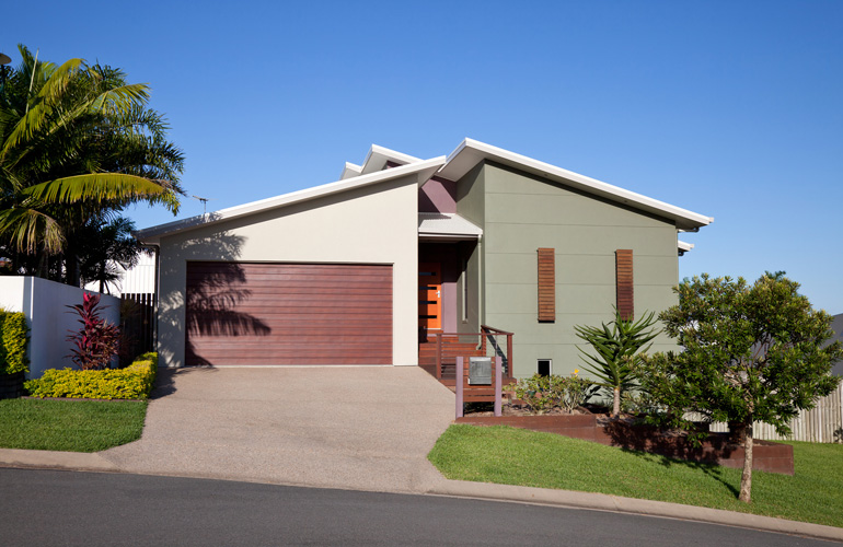Front deck for a sloped yard