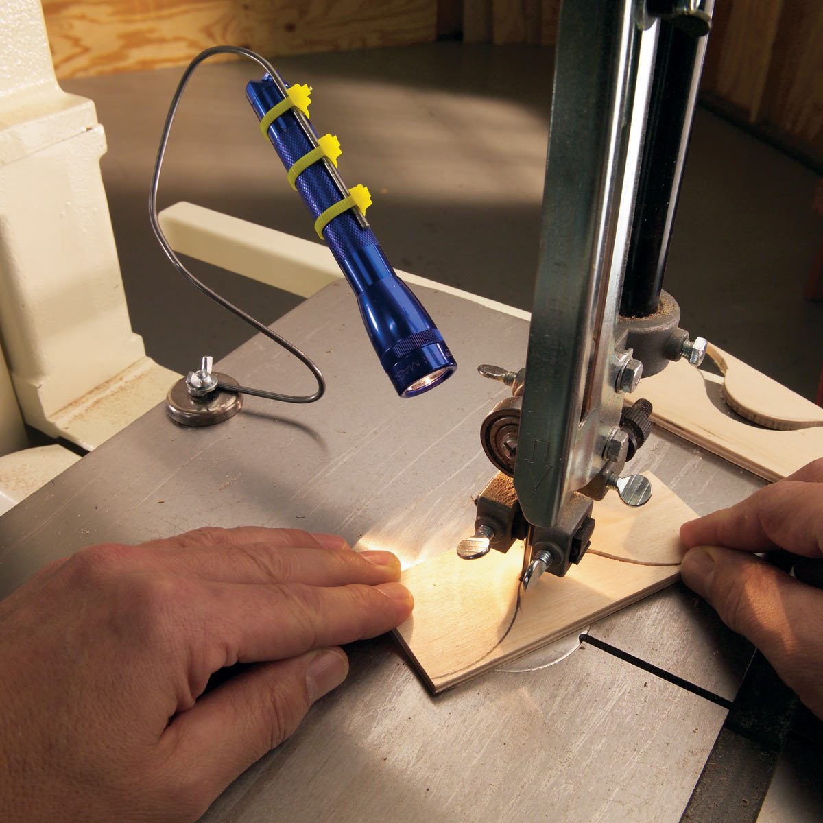 Spotlight for woodworking