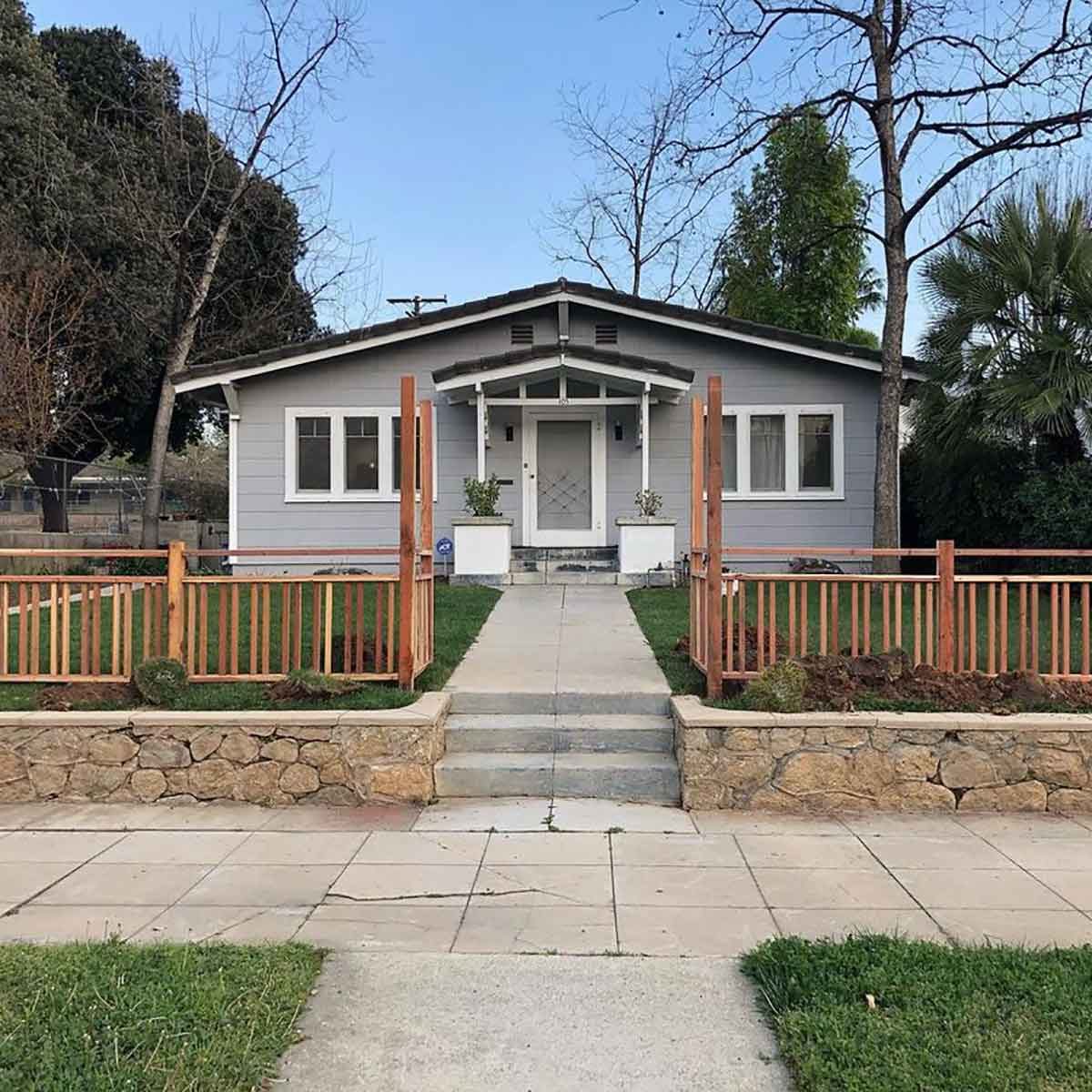 Craftsman-style front yard fence